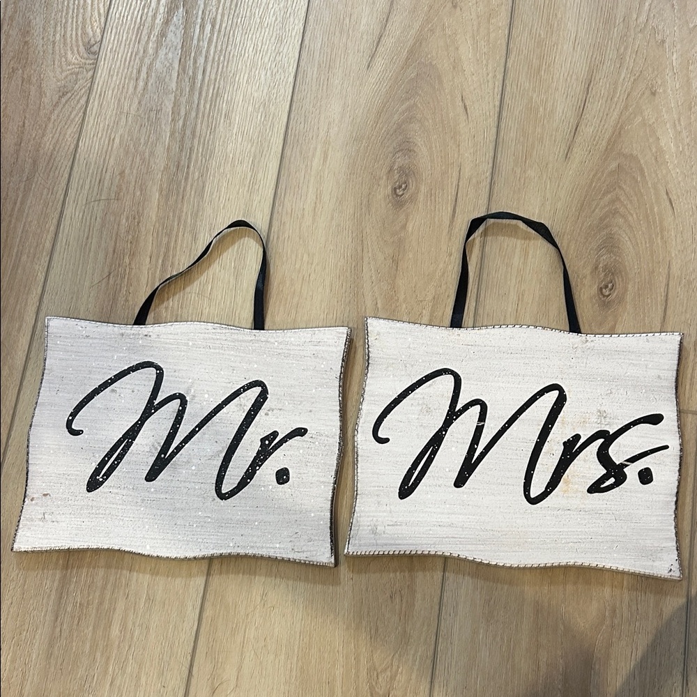 Mr and Mrs wedding sign decorations